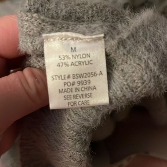 Lucy Avenue medium soft gray long‎ sleeve sweater - Picture 4 of 4